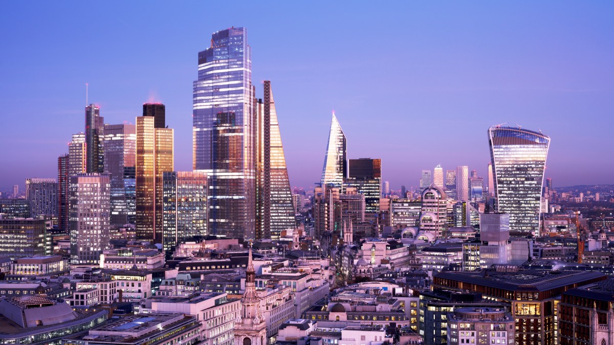 UK Law Firms Pay War
